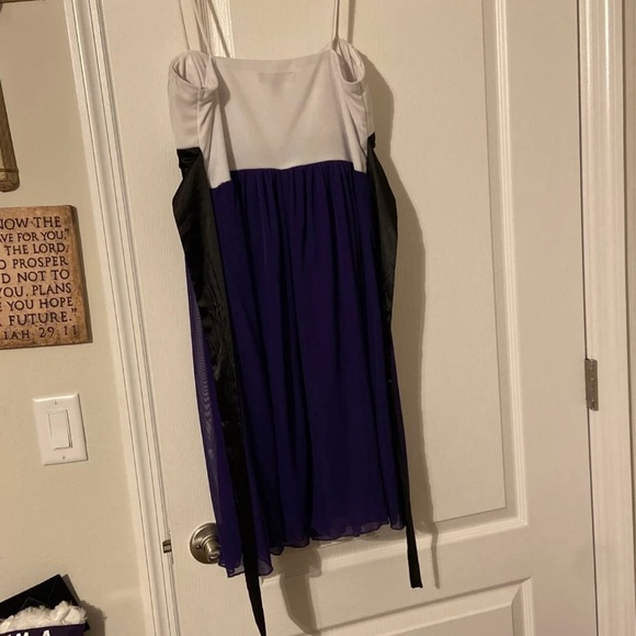 Dress - Picture 4 of 4